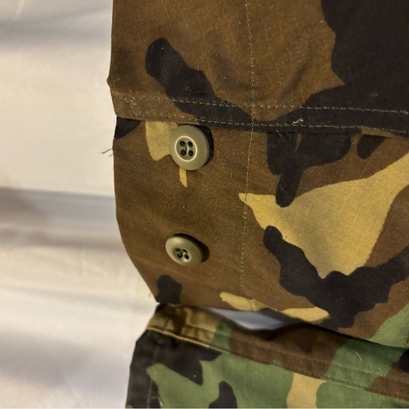 Authentic  Men’s Military Shirt Size L - Picture 3 of 5